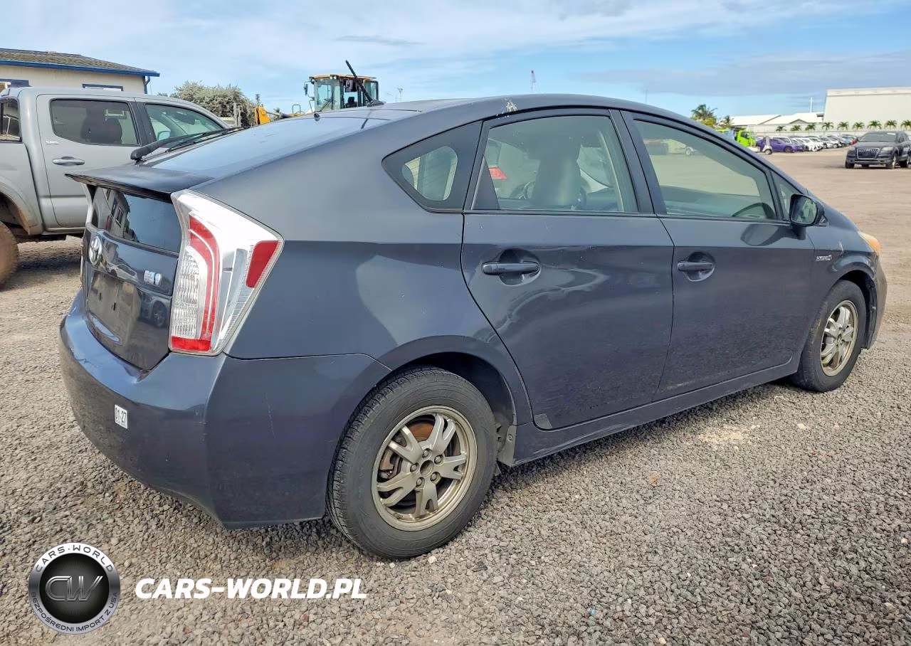 2013 Toyota Prius One VIN:JTDKN3DU8D1617817 - 3