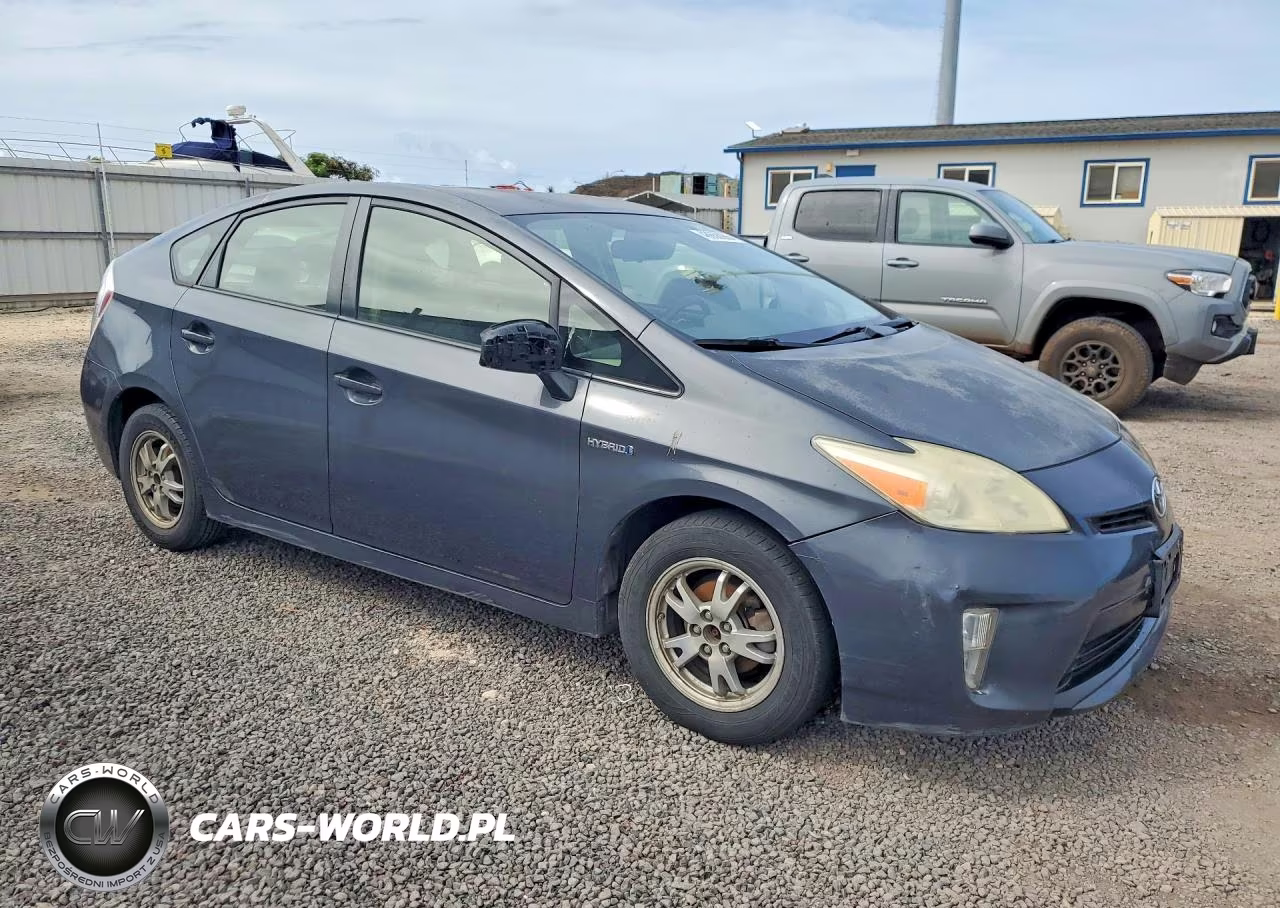 2013 Toyota Prius One VIN:JTDKN3DU8D1617817 - 4