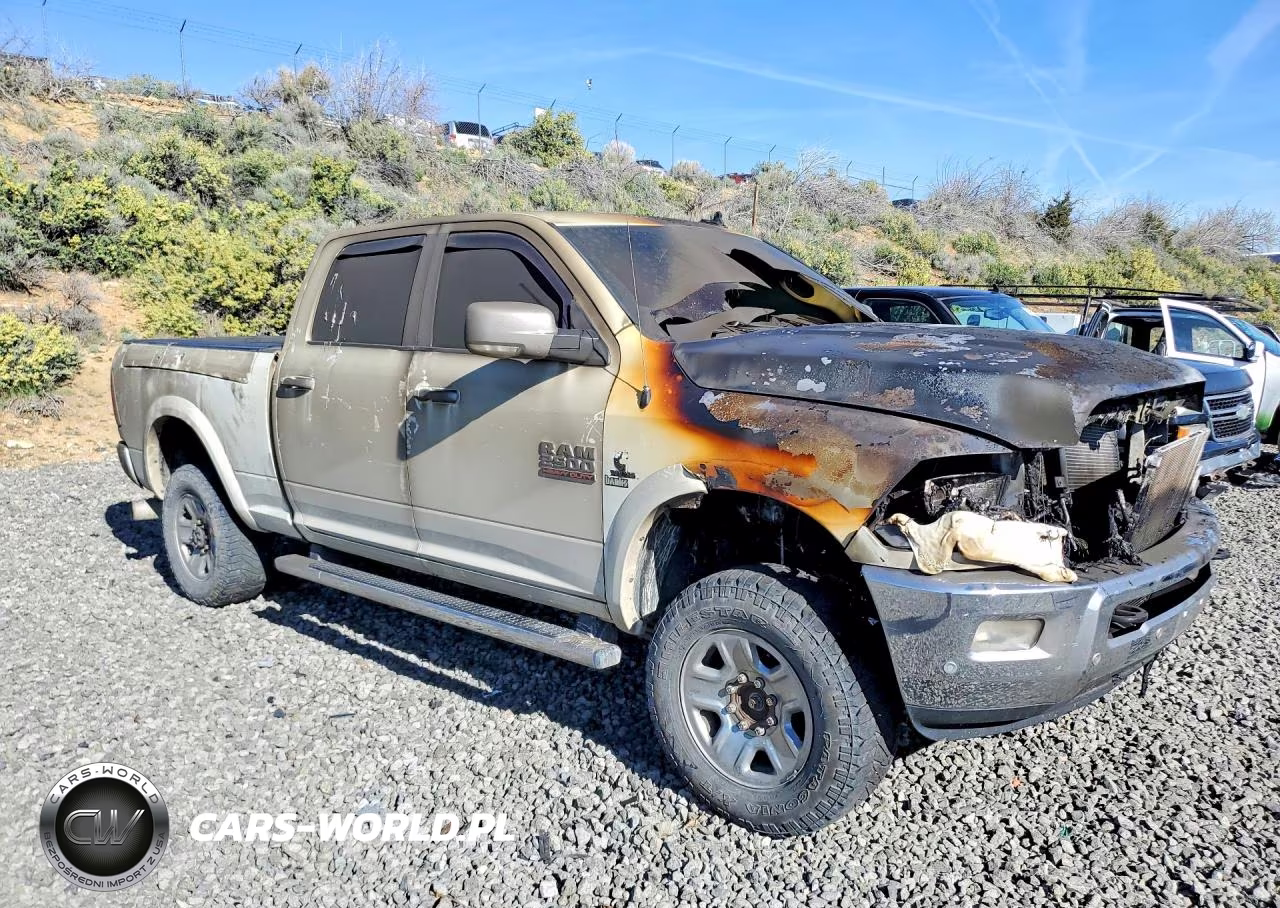 2016 Ram 2500 Laramie VIN:3C6UR5FL6GG237109 - 4