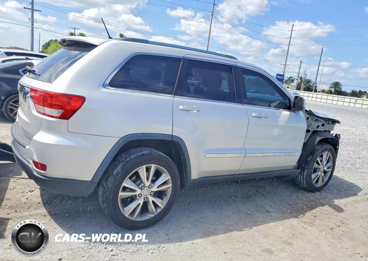 2013 Jeep Grand Cherokee Laredo VIN:1C4RJFAG4DC644298 - 3
