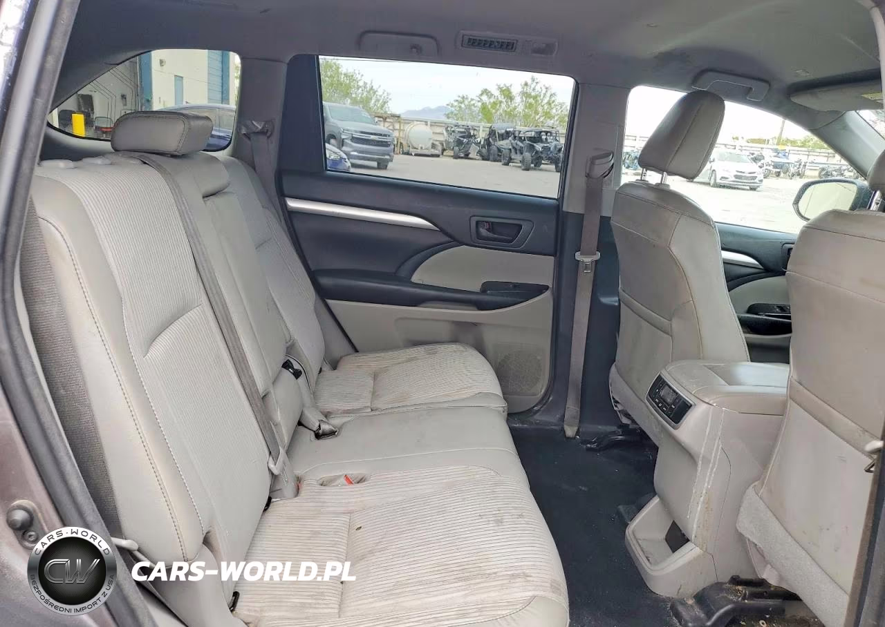 2018 Toyota Highlander Le Plus VIN:5TDZZRFH9JS282412 - 11