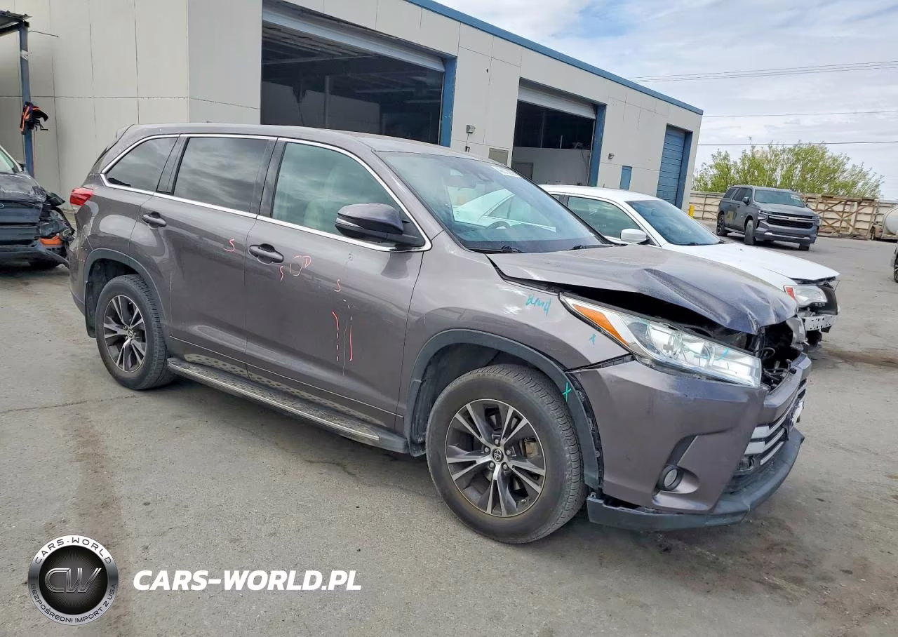 2018 Toyota Highlander Le Plus VIN:5TDZZRFH9JS282412 - 4