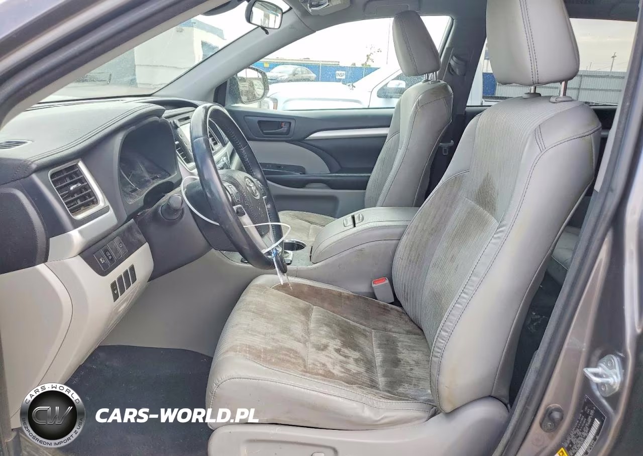 2018 Toyota Highlander Le Plus VIN:5TDZZRFH9JS282412 - 7