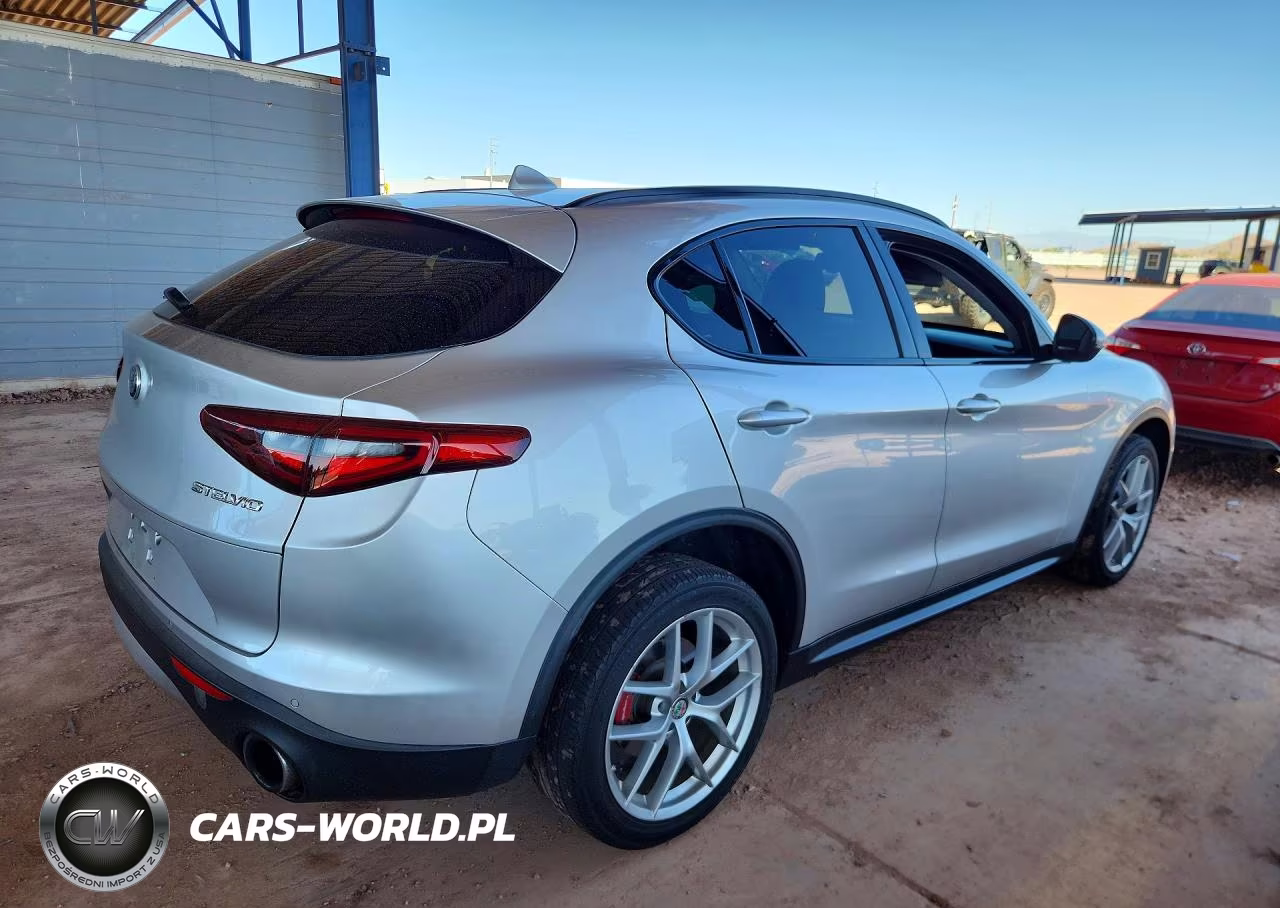 2018 Alfa Romeo Stelvio Sport VIN:ZASFAKPN7J7B82459 - 3