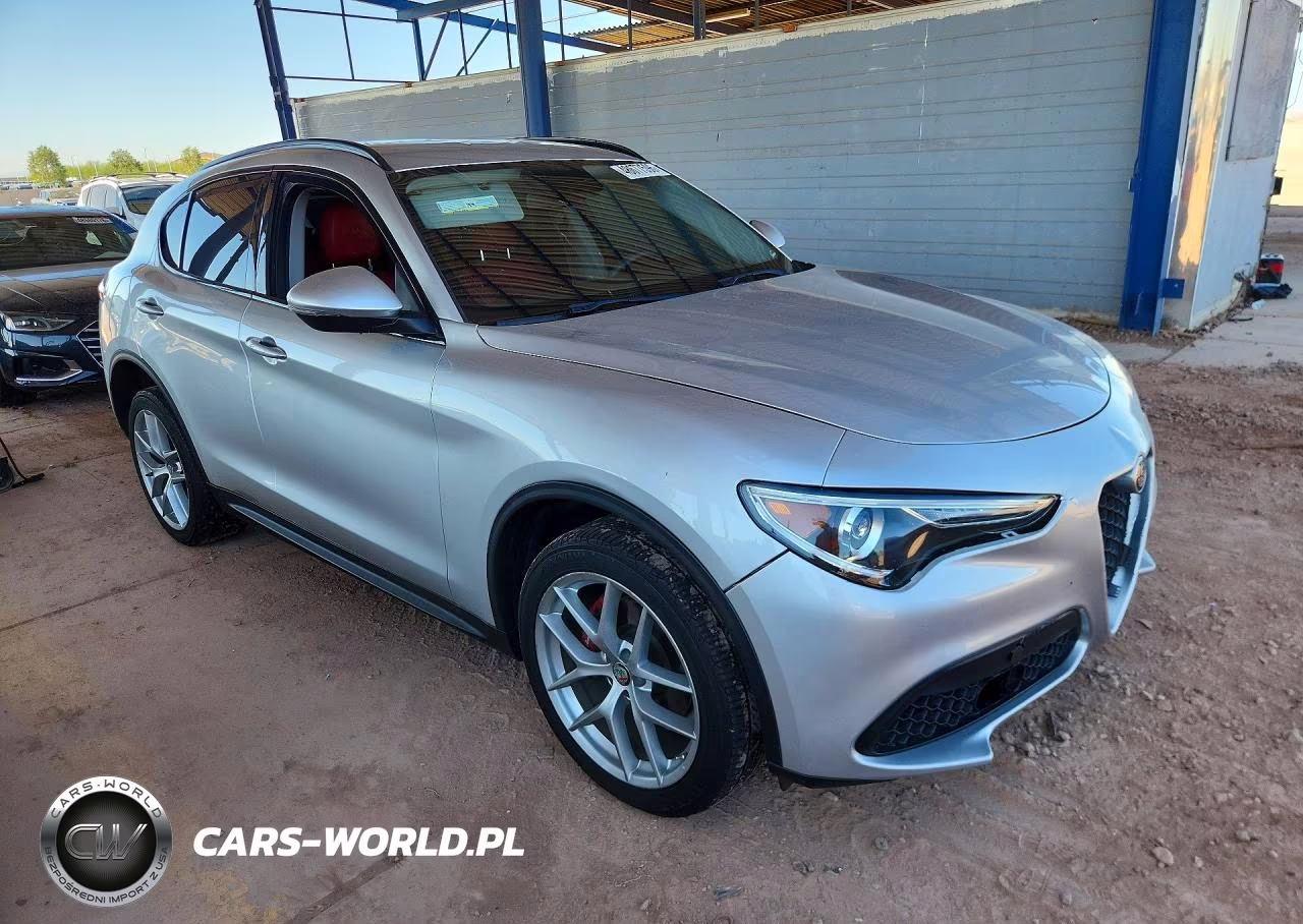 2018 Alfa Romeo Stelvio Sport VIN:ZASFAKPN7J7B82459 - 4