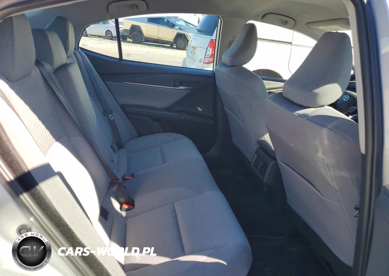 2026 Toyota Camry Le VIN:4T1DAACK1TU252799 - 10
