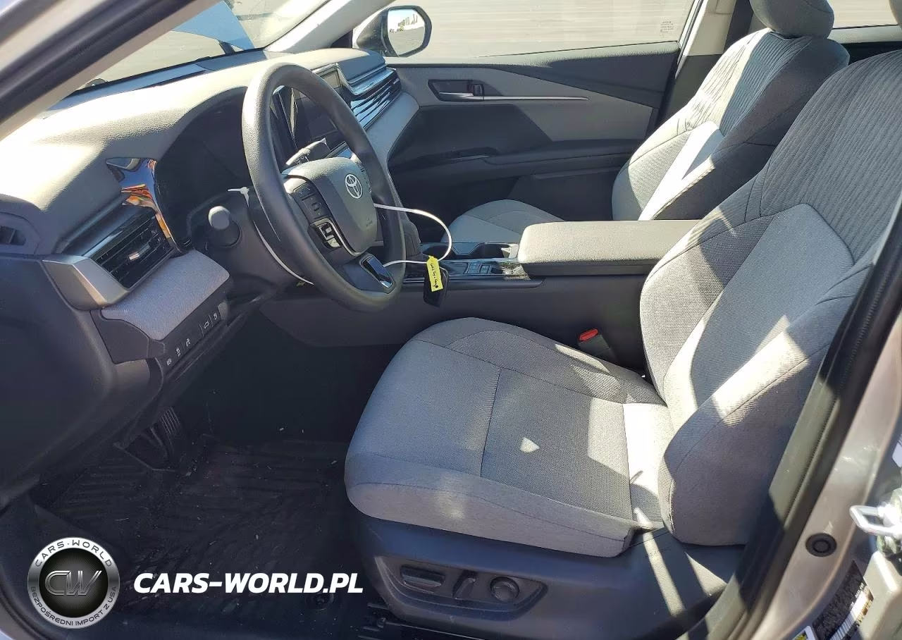 2026 Toyota Camry Le VIN:4T1DAACK1TU252799 - 7