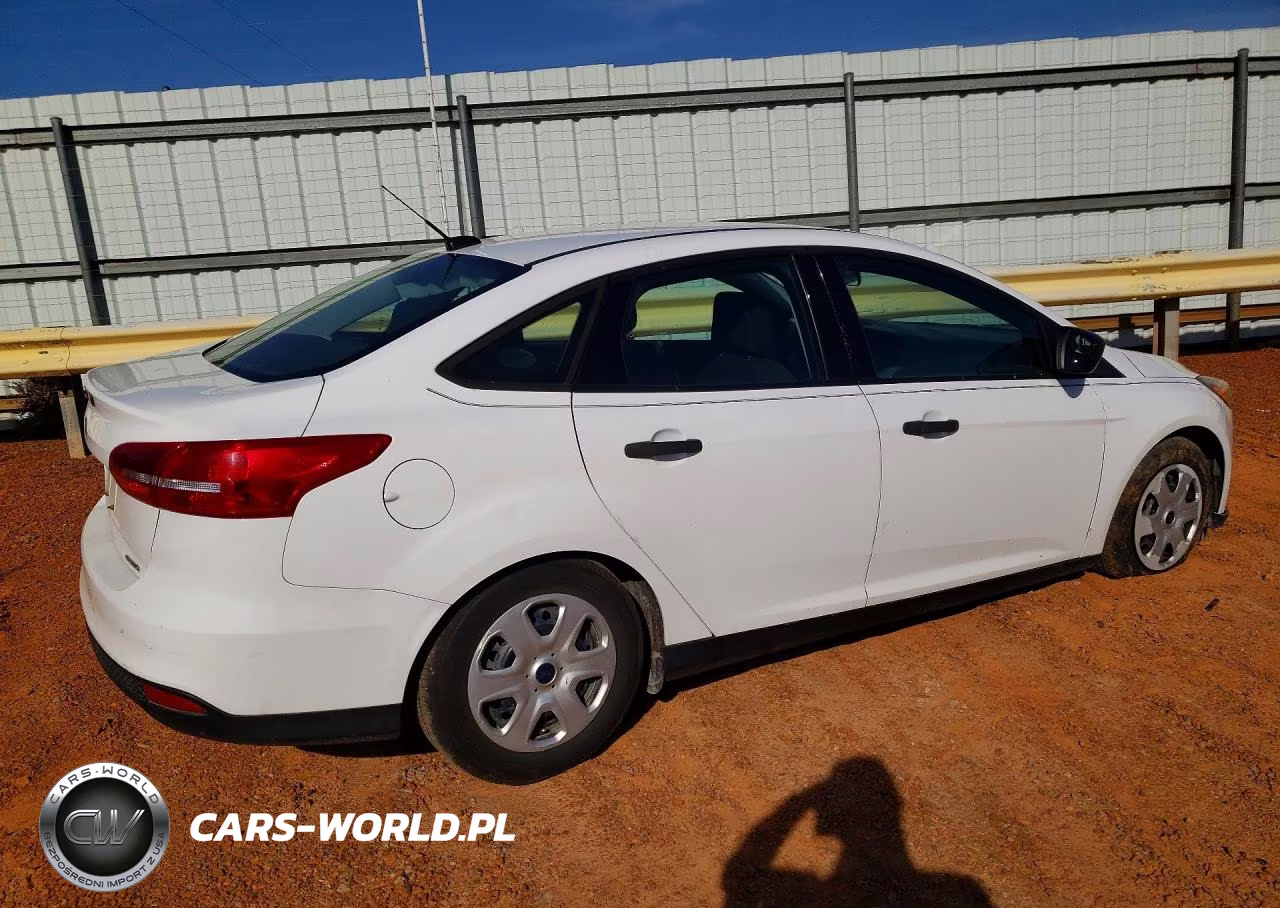 2016 Ford Focus S VIN:1FADP3E23GL298275 - 3