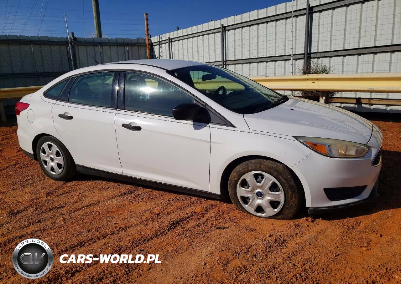 2016 Ford Focus S VIN:1FADP3E23GL298275 - 4