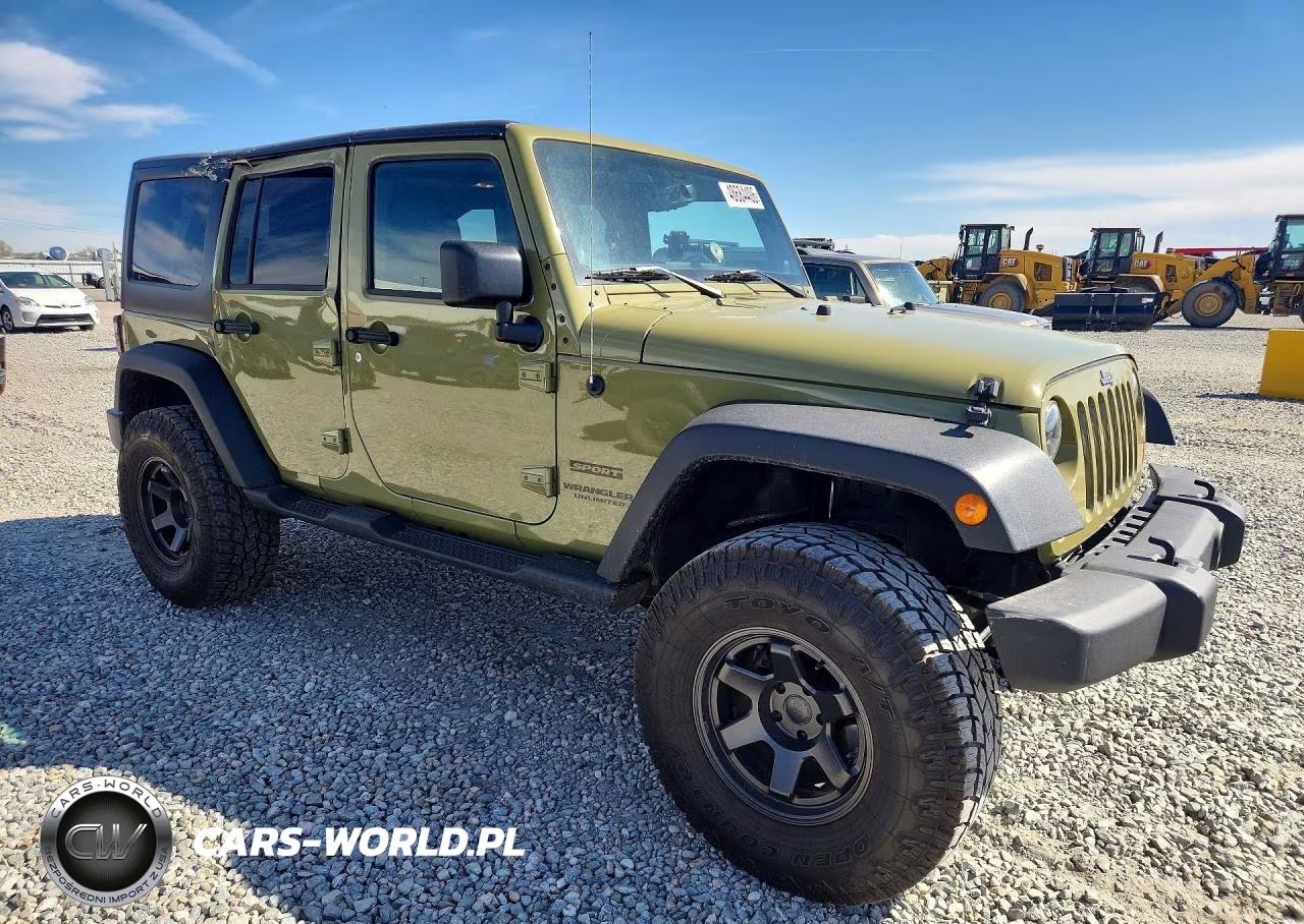 2013 Jeep Wrangler Unlimited Sport VIN:1C4BJWDG0DL605740 - 4