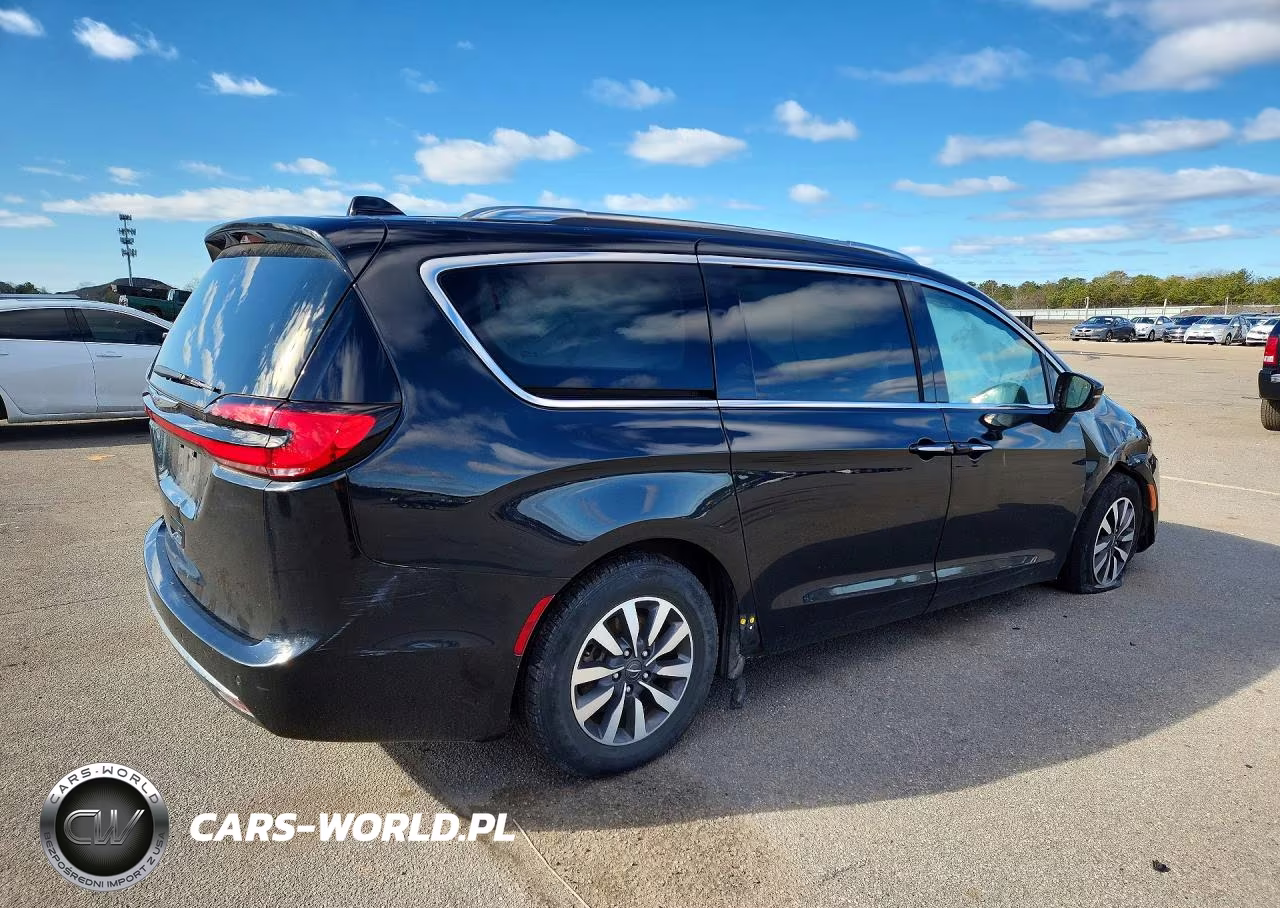 2021 Chrysler Pacifica Touring L VIN:2C4RC1BG8MR515158 - 3