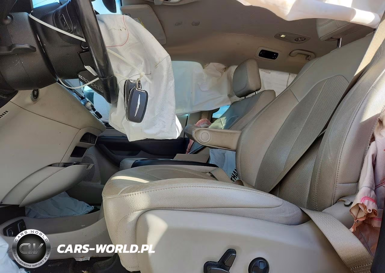 2021 Chrysler Pacifica Touring L VIN:2C4RC1BG8MR515158 - 7