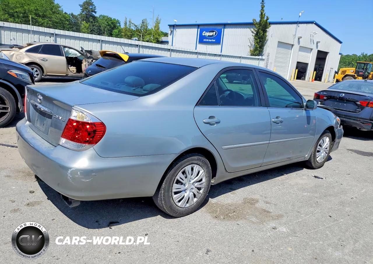 2005 Toyota Camry Le VIN:4T1BE30K35U587903 - 3