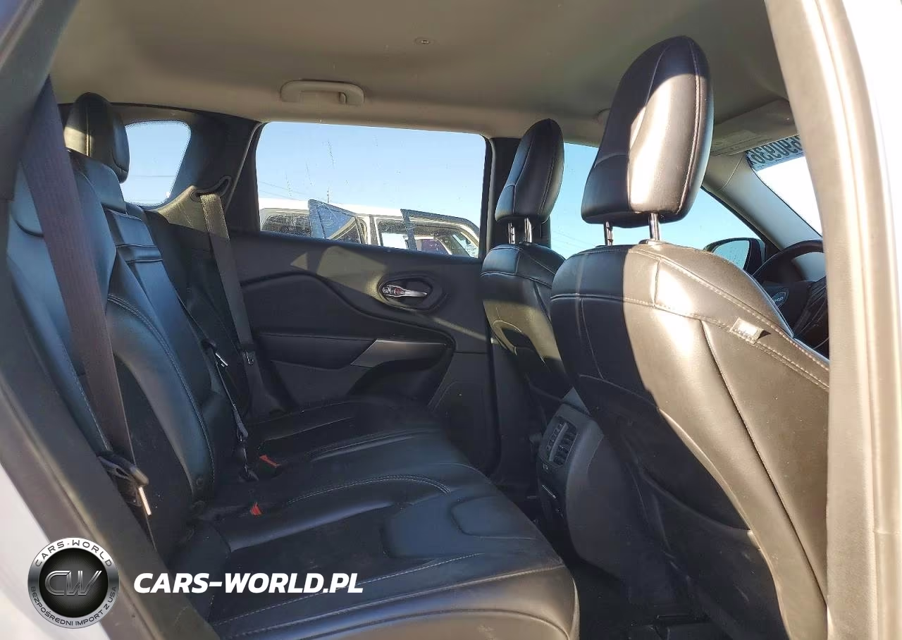 2019 Jeep Cherokee Latitude Plus VIN:1C4PJLLB1KD202786 - 10