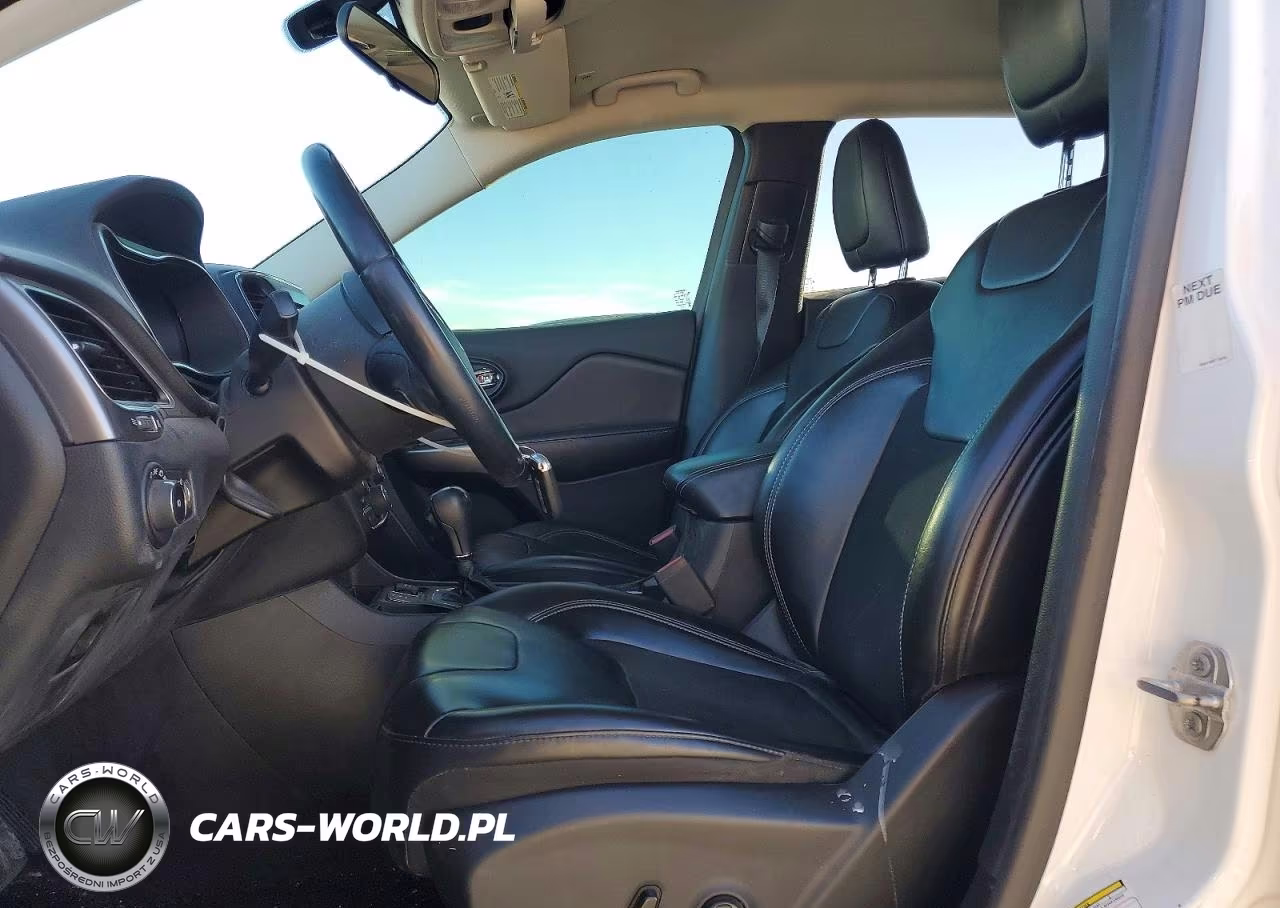 2019 Jeep Cherokee Latitude Plus VIN:1C4PJLLB1KD202786 - 7