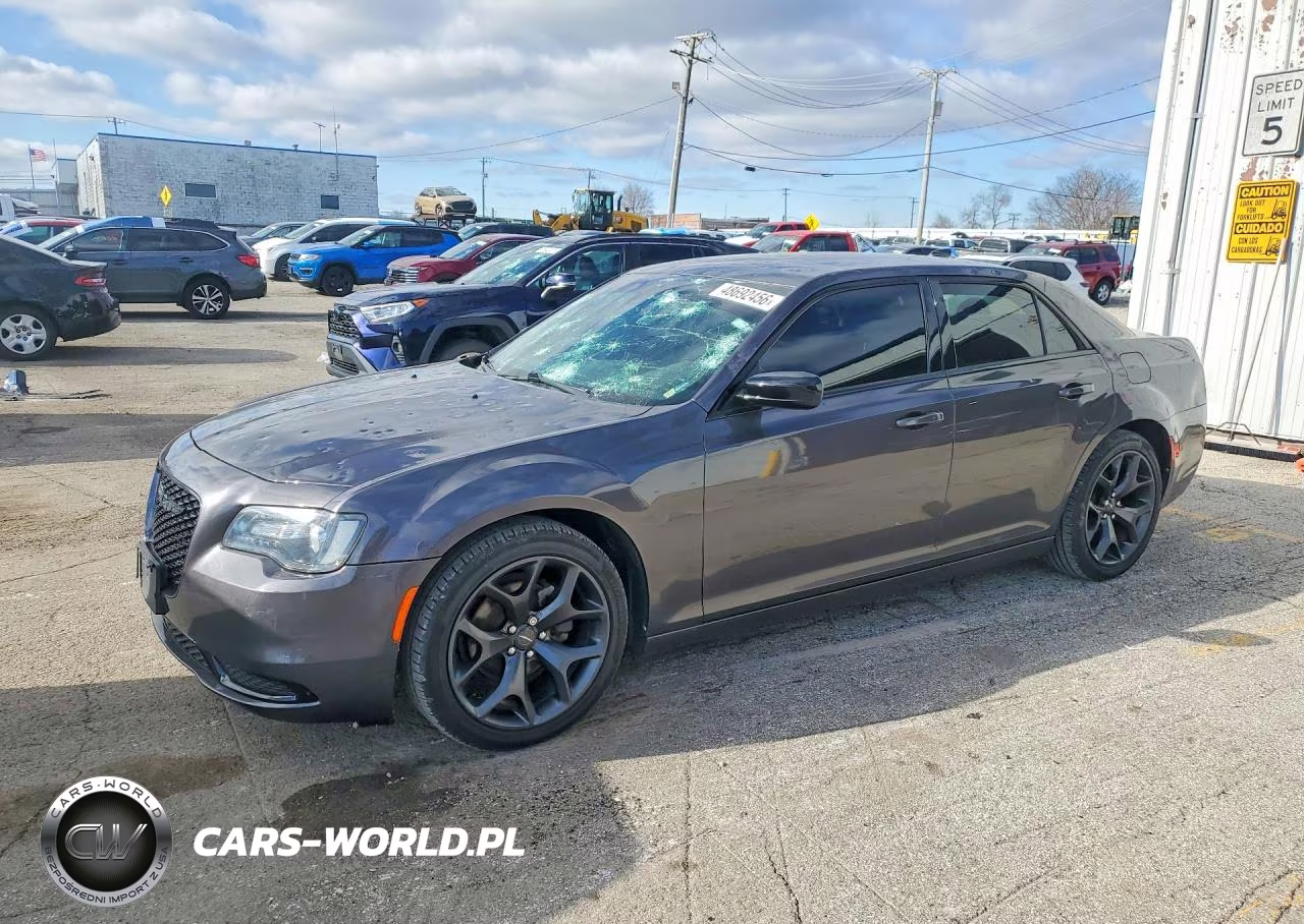 2020 Chrysler 300 Touring – zdjęcie 1 z 12