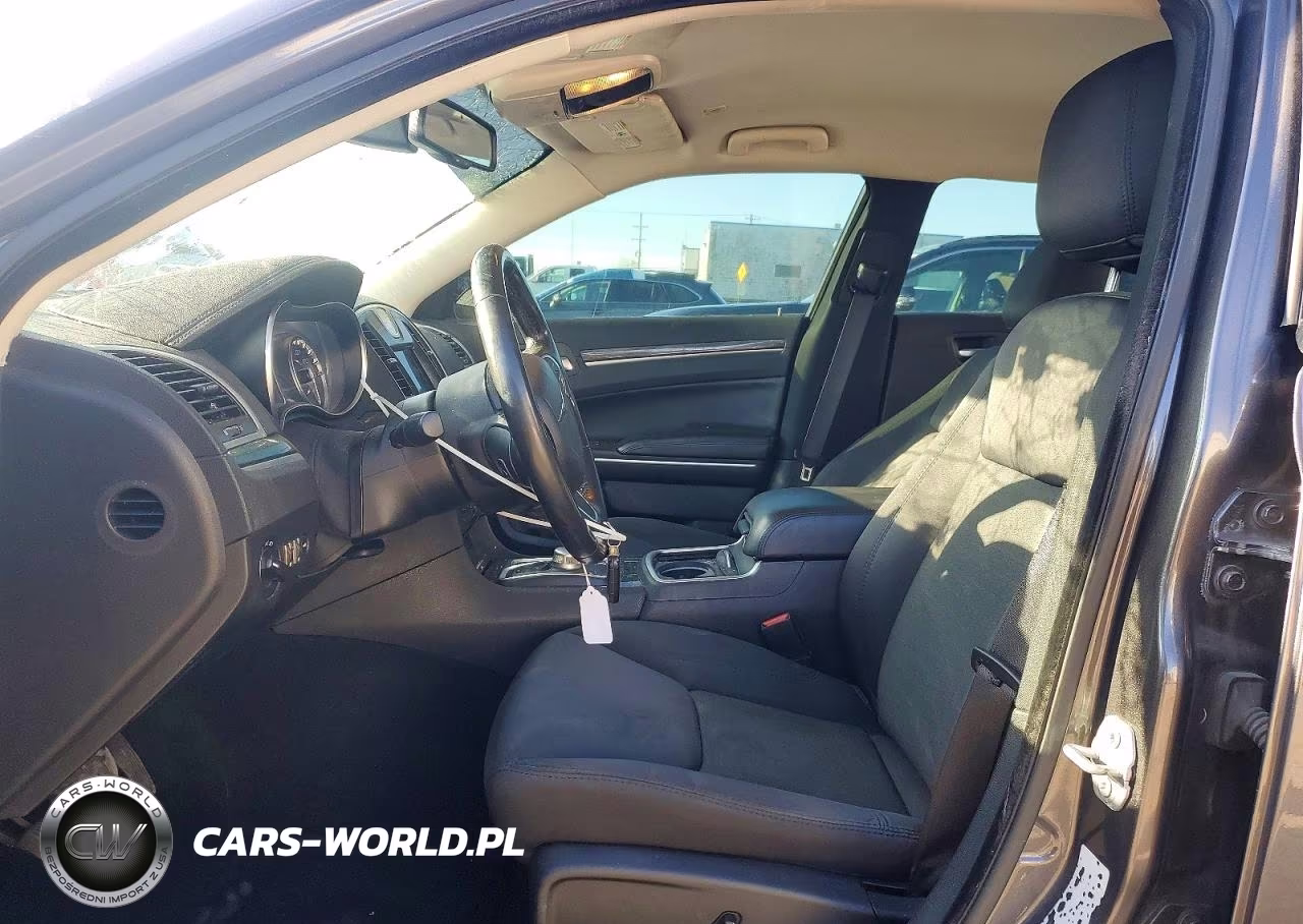 2020 Chrysler 300 Touring VIN:2C3CCAAG7LH220536 - 7