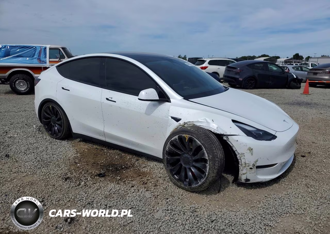 2022 Tesla Model Y VIN:7SAYGDEF7NF486532 - 4