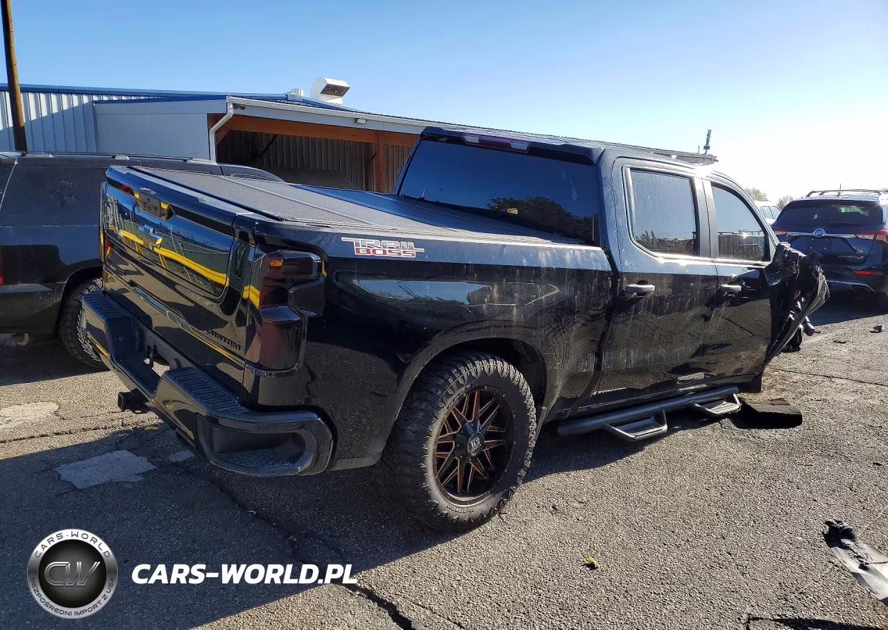 2021 Chevrolet Silverado K1500 Trail Boss Custom VIN:3GCPYCEL5MG354139 - 3