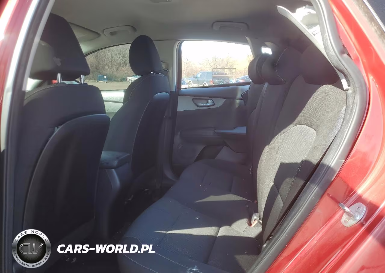 2019 Kia Forte Lxs VIN:3KPF24AD4KE106880 - 10