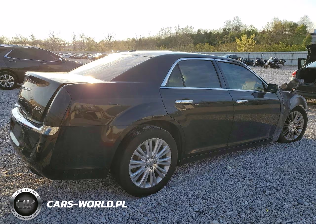 2014 Chrysler 300C VIN:2C3CCAKT2EH128605 - 3