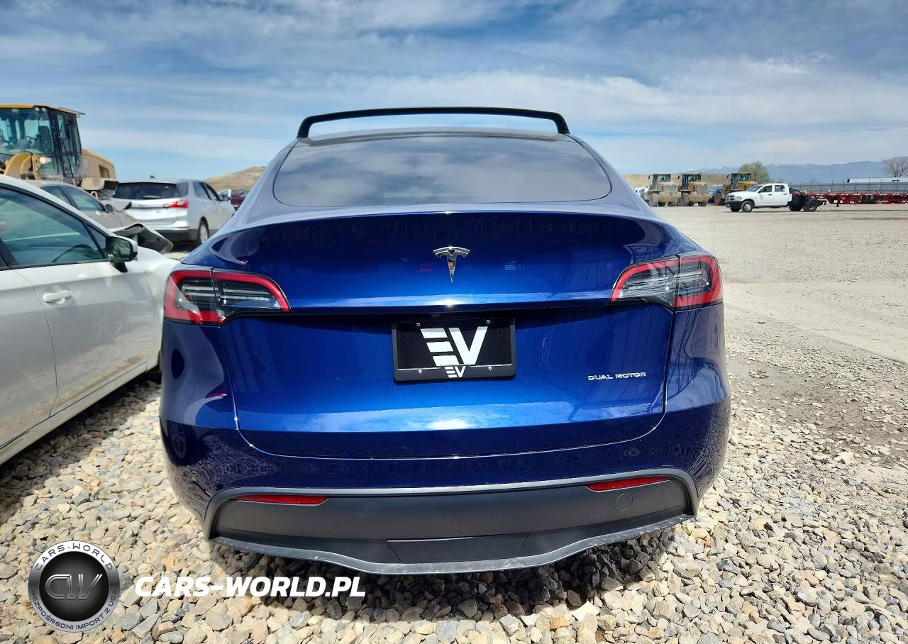 2023 Tesla Model Y VIN:7SAYGDEEXPF714873 - 6