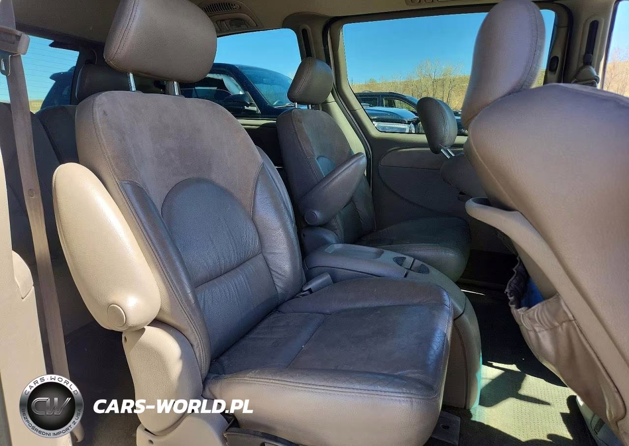 2003 Chrysler Town & Country Limited VIN:2C8GP64L43R262145 - 11