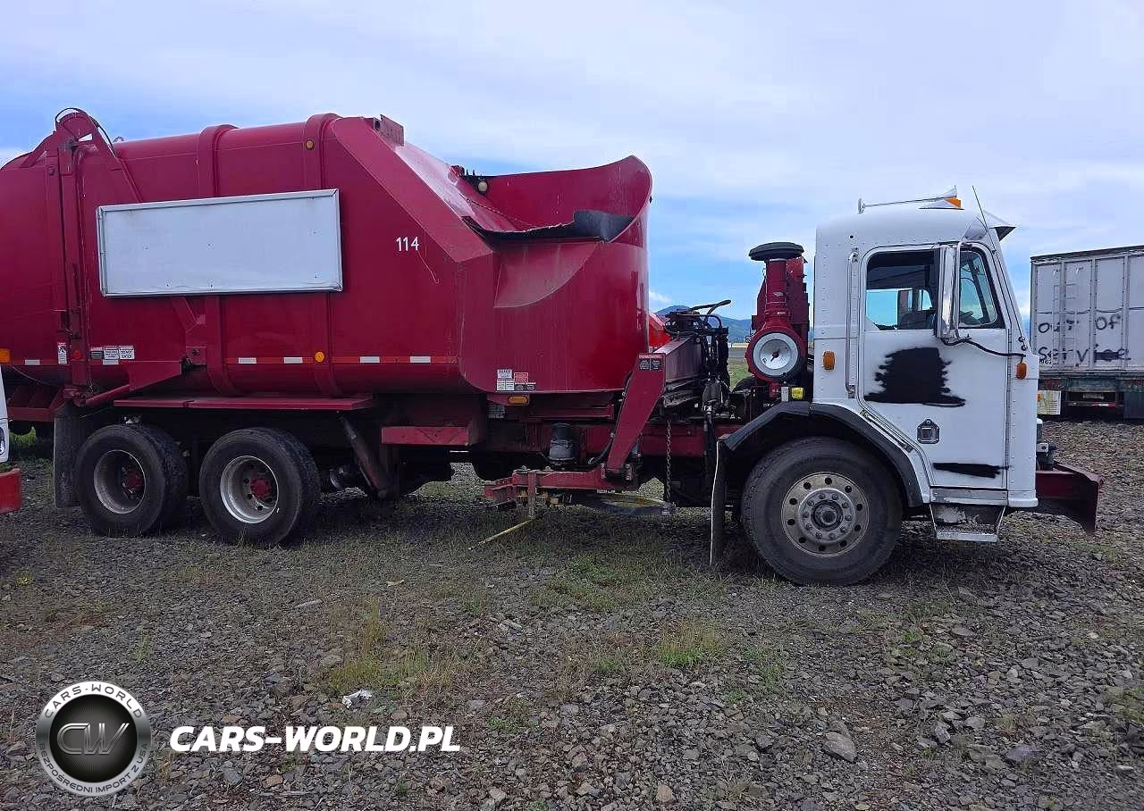 2006 Peterbilt 320