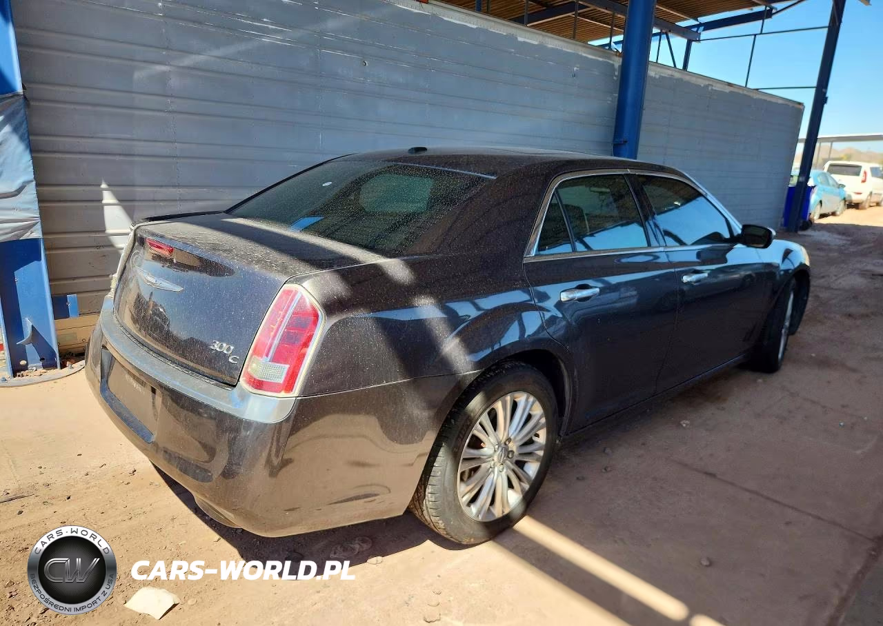2013 Chrysler 300C Varvatos VIN:2C3CCAJG9DH621832 - 3