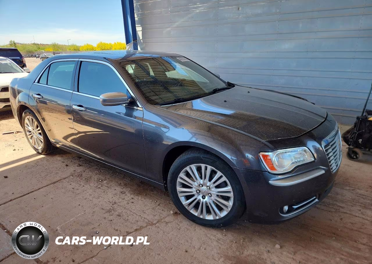 2013 Chrysler 300C Varvatos VIN:2C3CCAJG9DH621832 - 4