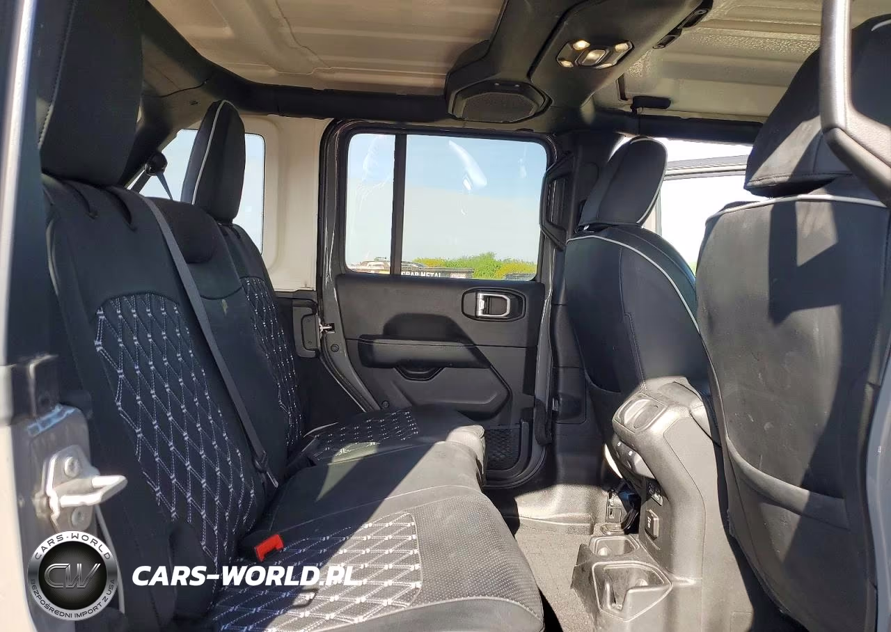 2023 Jeep Wrangler Sahara VIN:1C4HJXENXPW529816 - 10