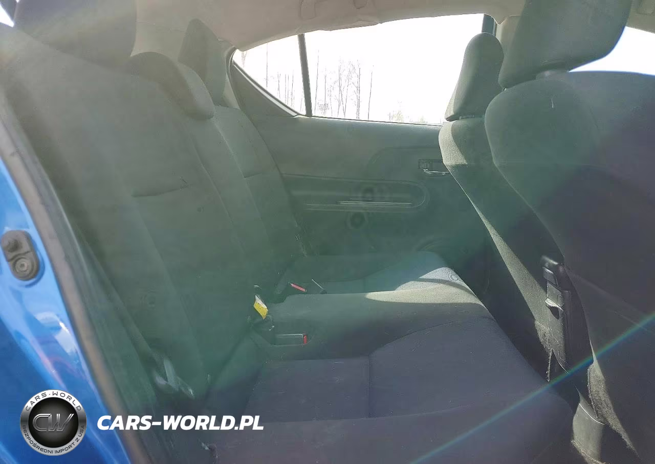 2015 Toyota Prius C Two VIN:JTDKDTB36F1587152 - 11