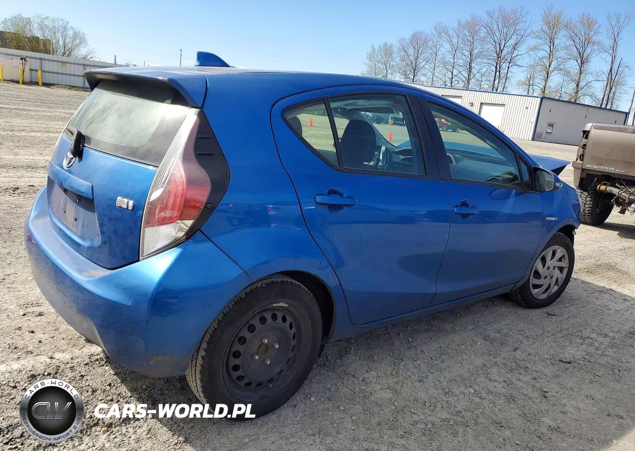 2015 Toyota Prius C Two VIN:JTDKDTB36F1587152 - 3