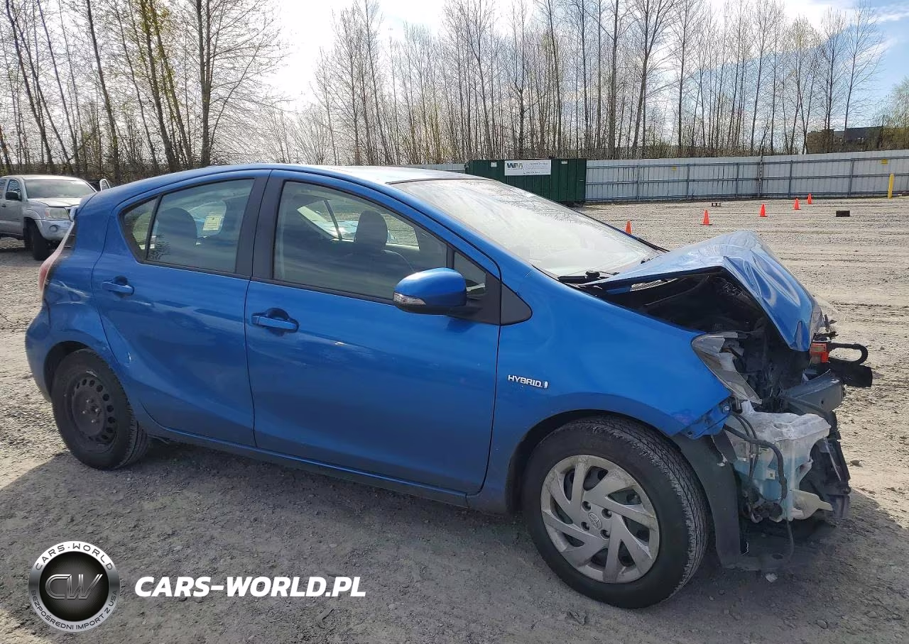 2015 Toyota Prius C Two VIN:JTDKDTB36F1587152 - 4