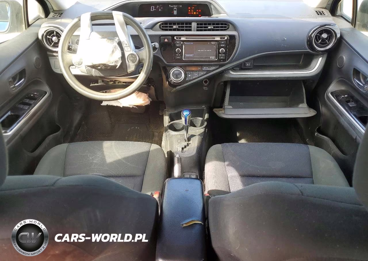 2015 Toyota Prius C Two VIN:JTDKDTB36F1587152 - 8