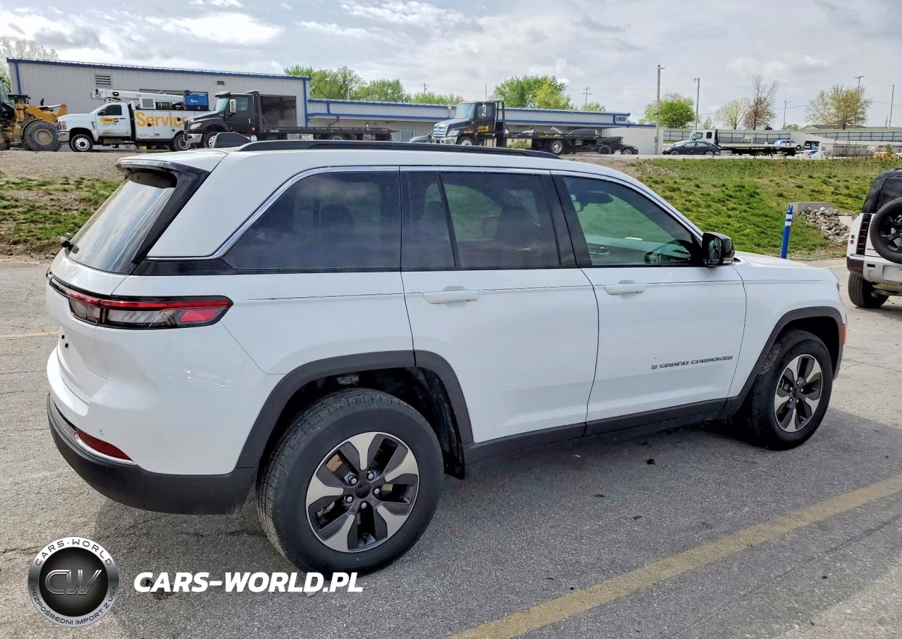2024 Jeep Grand Cherokee Limited 4Xe VIN:1C4RJYB61RC114556 - 3