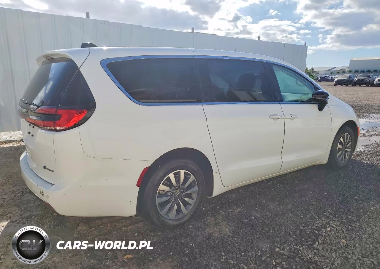 2024 Chrysler Pacifica Hybrid Select VIN:2C4RC1S7XRR118378 - 3