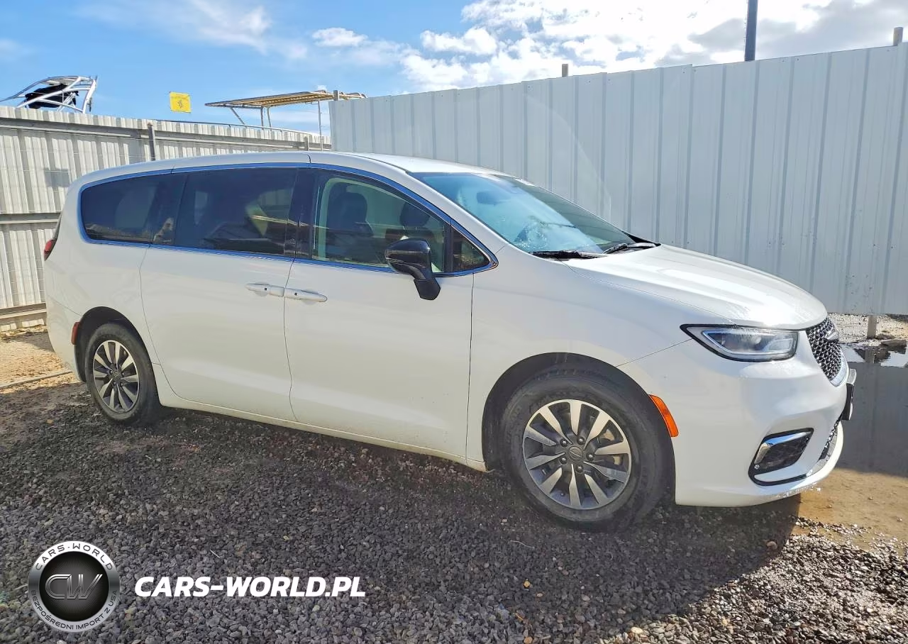 2024 Chrysler Pacifica Hybrid Select VIN:2C4RC1S7XRR118378 - 4