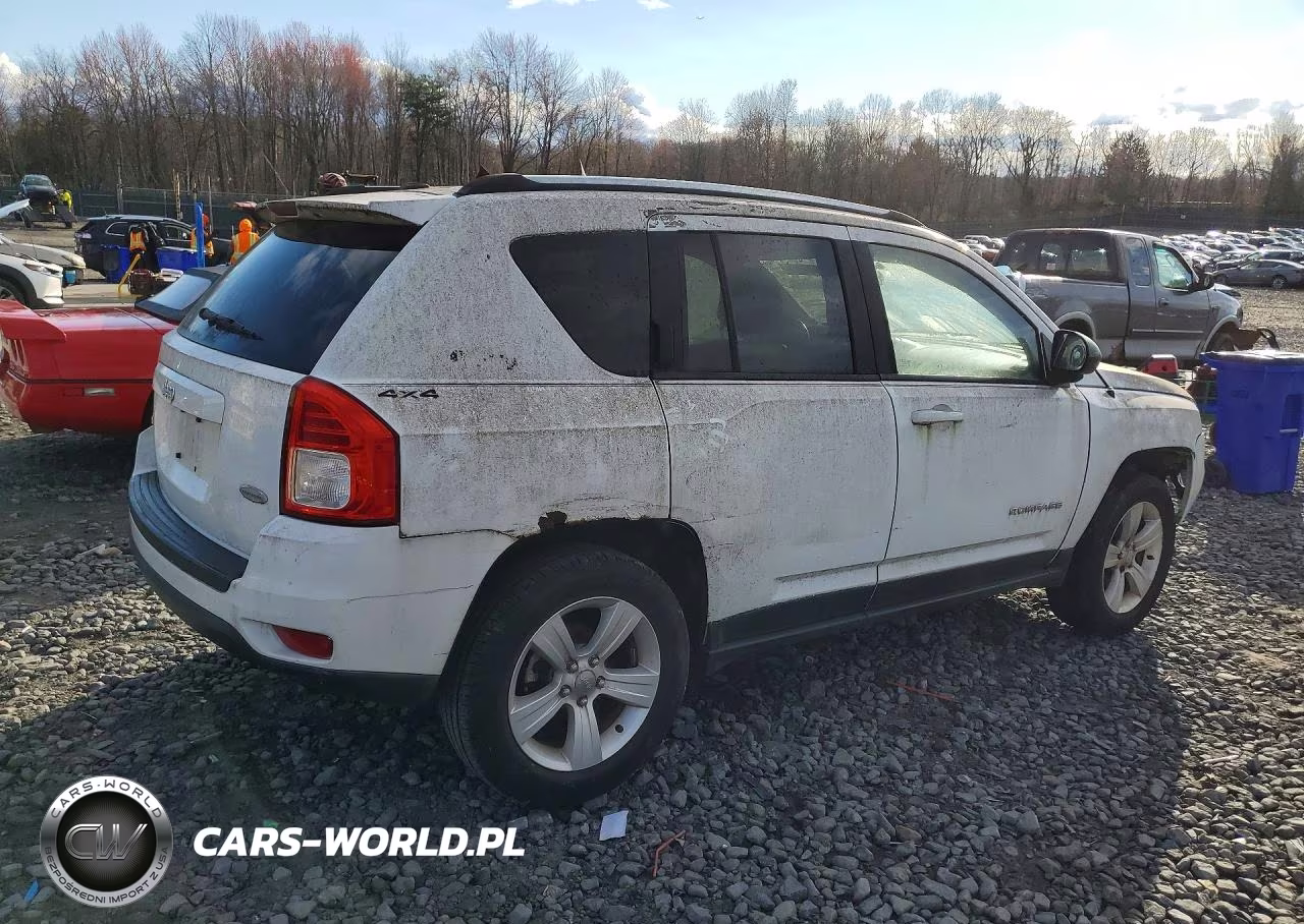 2013 Jeep Compass VIN:1C4NJDEB0DD140410 - 3