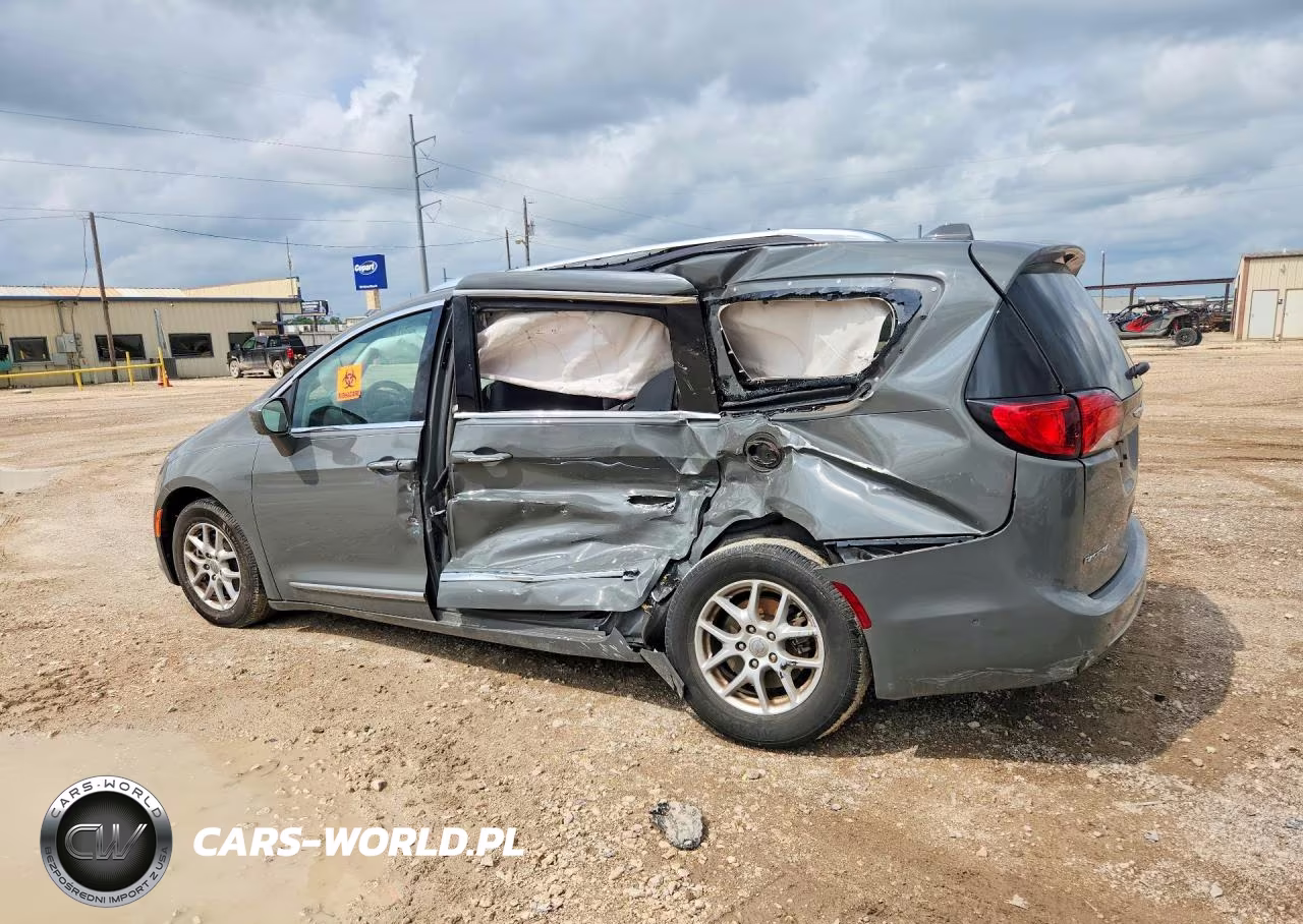 2020 Chrysler Pacifica Touring L VIN:2C4RC1BG3LR235775 - 2