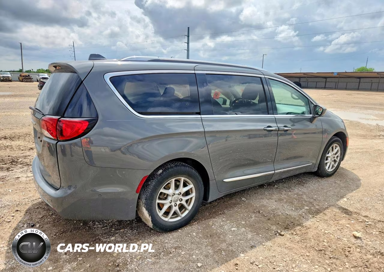 2020 Chrysler Pacifica Touring L VIN:2C4RC1BG3LR235775 - 3