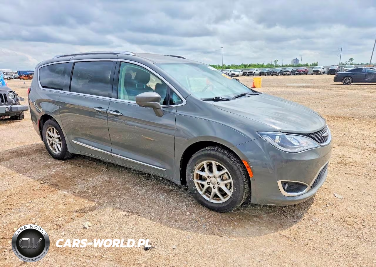2020 Chrysler Pacifica Touring L VIN:2C4RC1BG3LR235775 - 4