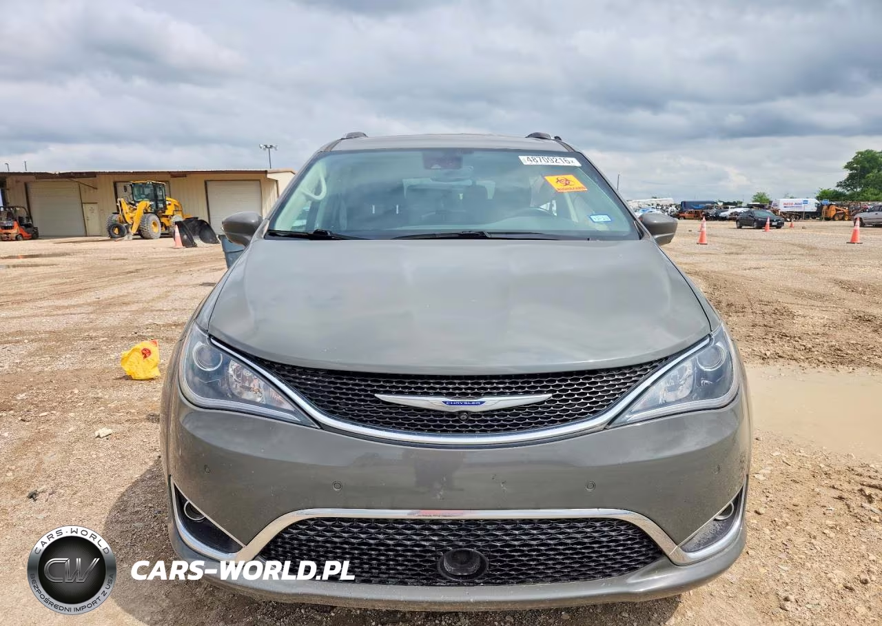 2020 Chrysler Pacifica Touring L VIN:2C4RC1BG3LR235775 - 5
