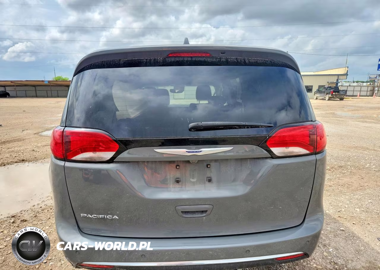 2020 Chrysler Pacifica Touring L VIN:2C4RC1BG3LR235775 - 6
