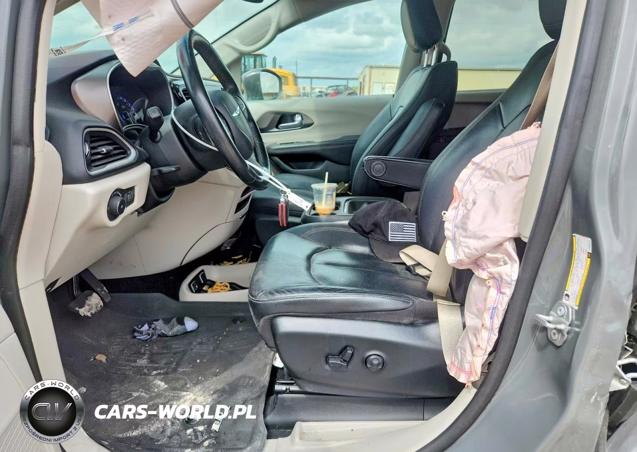 2020 Chrysler Pacifica Touring L VIN:2C4RC1BG3LR235775 - 7
