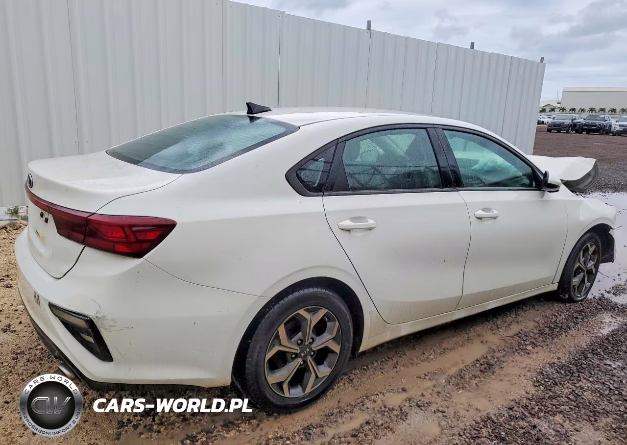 2021 Kia Forte Lxs VIN:3KPF24AD2ME350496 - 3