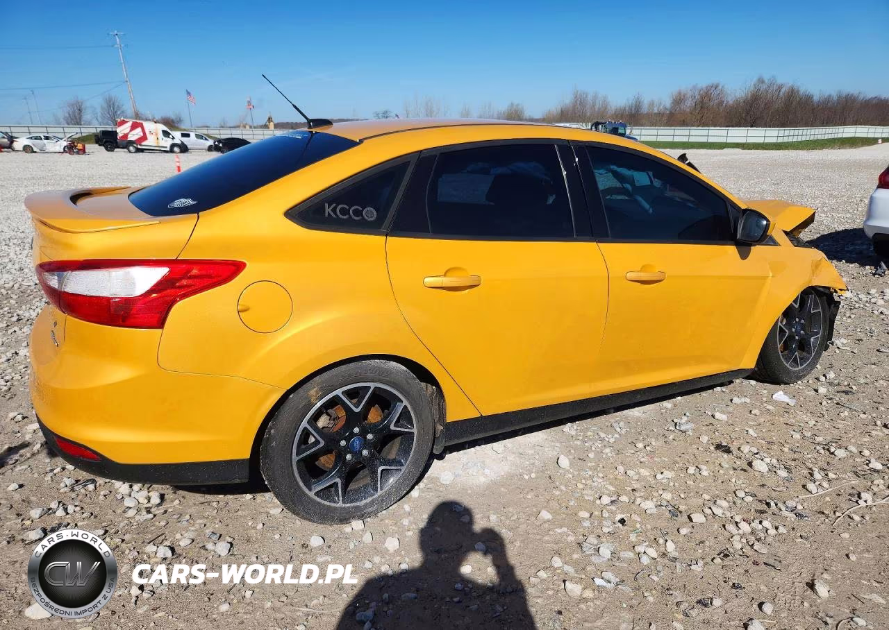 2012 Ford Focus Se VIN:1FAHP3F23CL427884 - 3