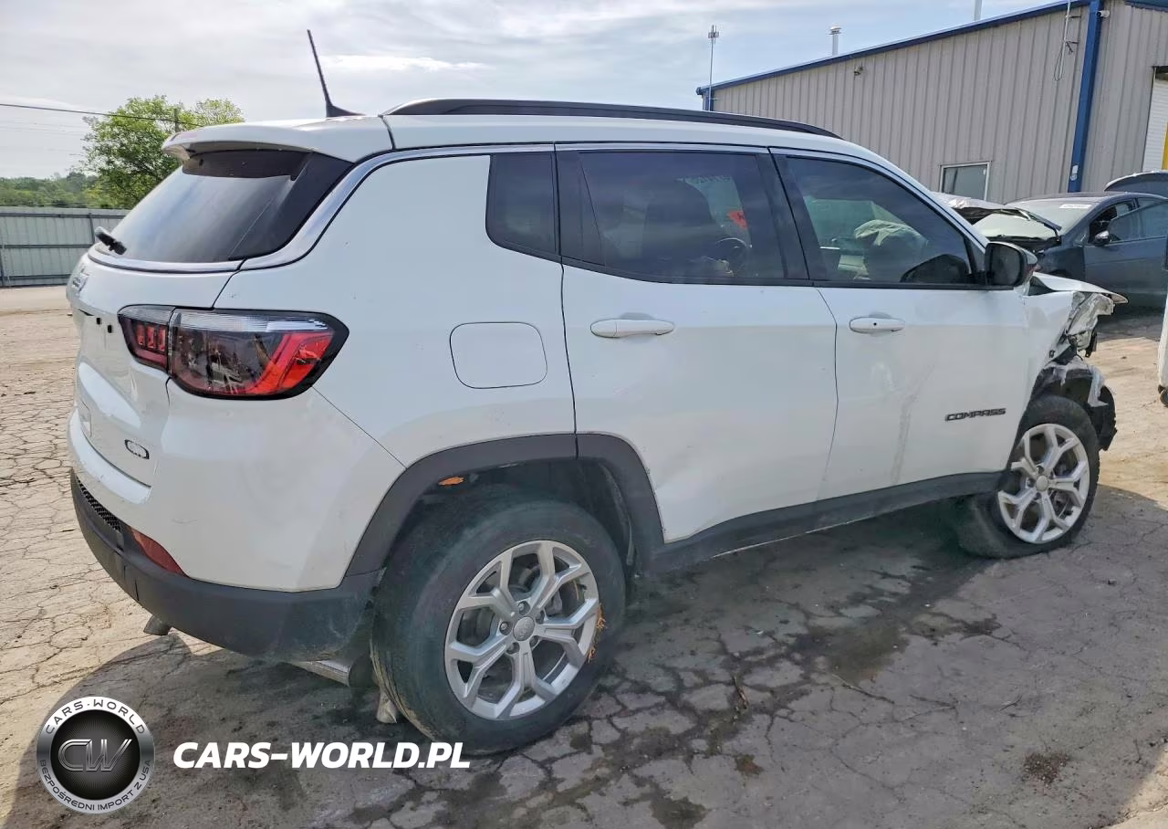 2024 Jeep Compass Latitude VIN:3C4NJDBN5RT135459 - 3