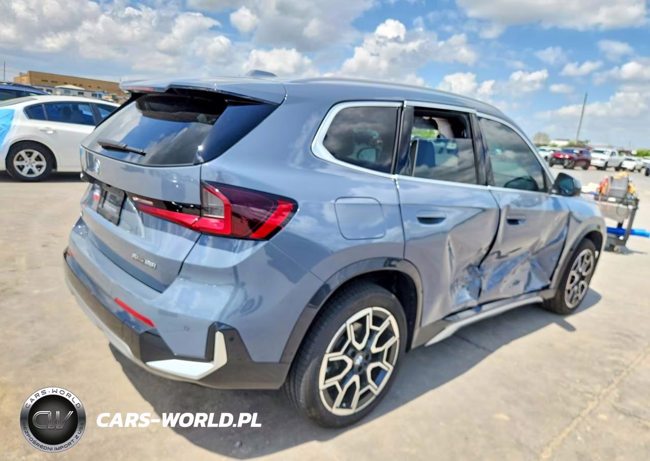 2026 BMW X1 xDrive28I VIN:WBX73EF0XT5427805 - 3
