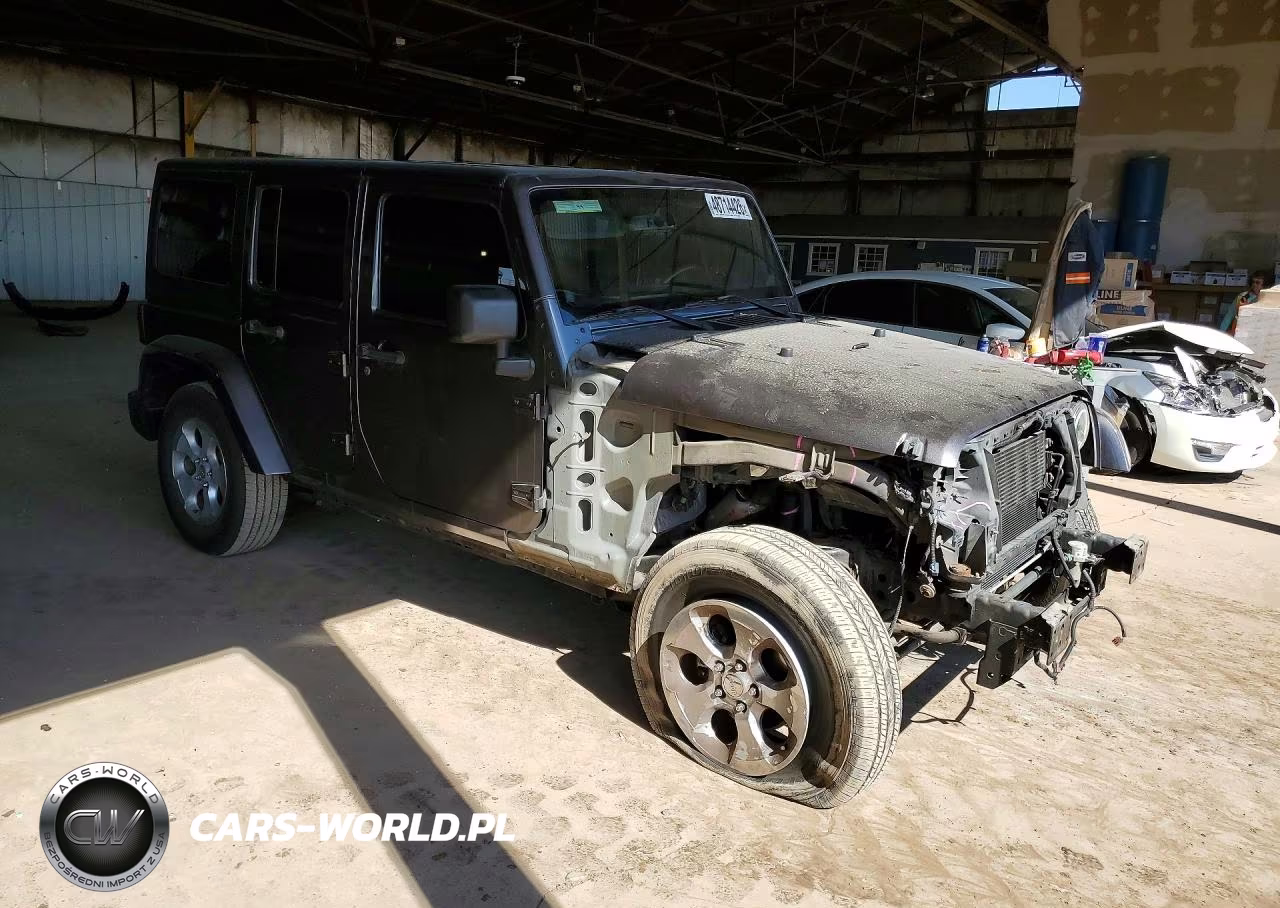 2014 Jeep Wrangler Unlimited Sahara VIN:1C4BJWEG4EL257473 - 4